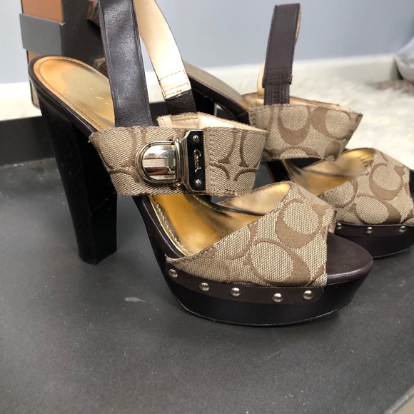 Coach Darcey Heels with Vintage Wristlet - Picture 17 of 17